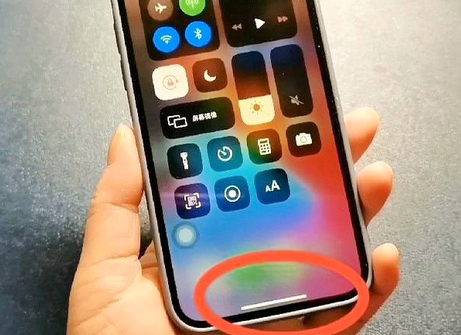 青田苹青田果维修站分享如何使用iPhone下方横线进行应用切换